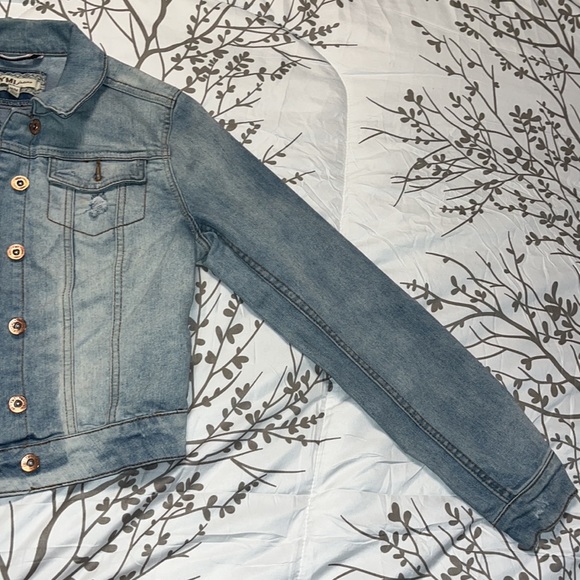 Jean jacket, size M, light washed denim! - Picture 2 of 5
